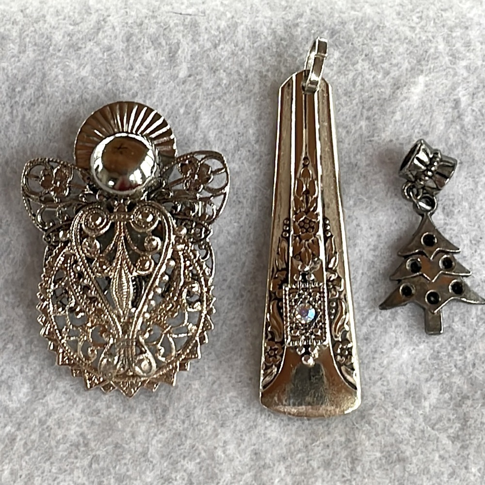 Collection of Vintage Pendants & Brooch